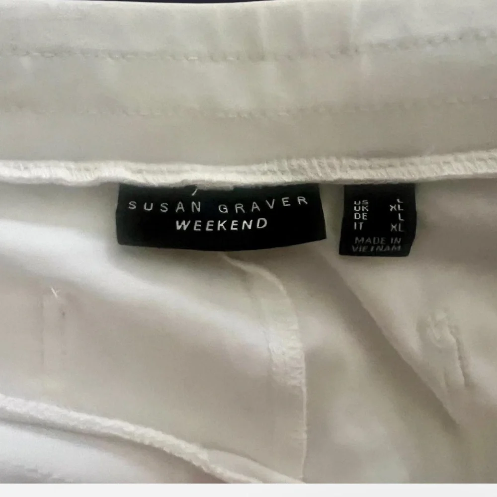 QVC Susan Graver Weekend
Premium Stretch Pull-On white
Capri Leggings size L - Picture 4 of 6